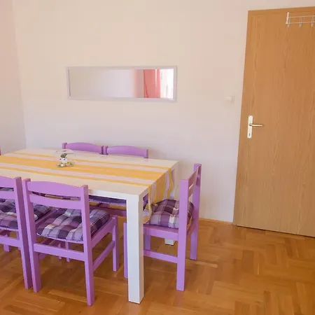 Aket Apartment *