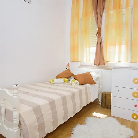Aket Apartment *