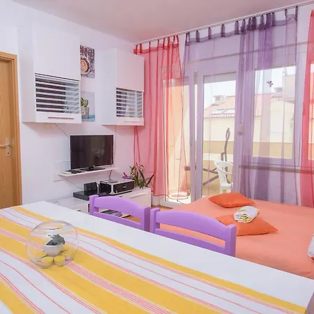 Apartment Aket Kastel Novi
